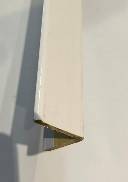 Esquinero PVC blanco mármol 3 mts x 2,5 cm