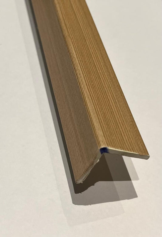 Esquinero PVC Fresno 2,9 mts x 2,5 cm